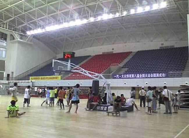 杨浦室内篮球馆体育看台螺栓球网架